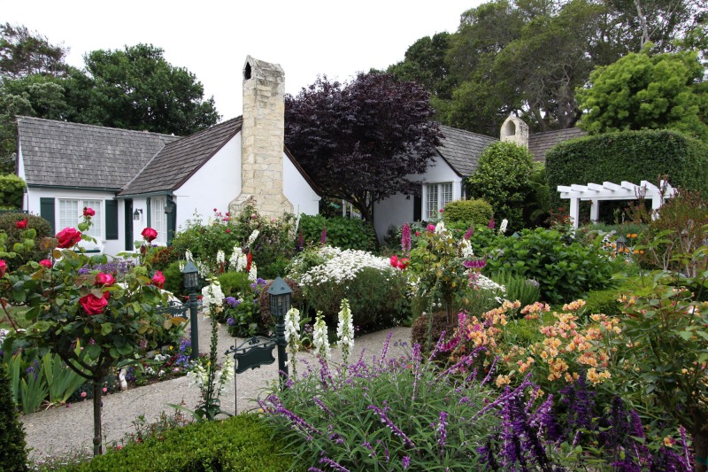 lincoln-green-inn-gardens-cottages-june-2023-07