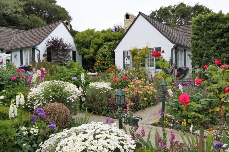 lincoln-green-inn-gardens-cottages-june-2023-08