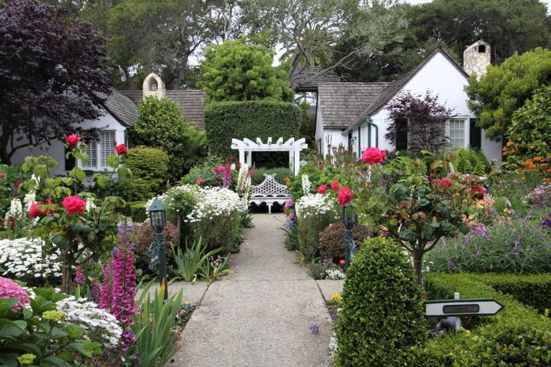 lincoln-green-inn-gardens-cottages-june-2023-09
