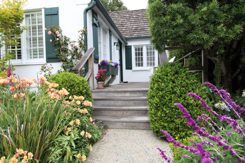 lincoln-green-inn-gardens-cottages-june-2023-11