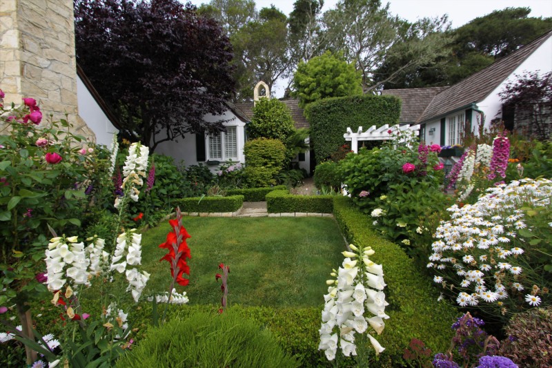 lincoln-green-inn-gardens-cottages-june-2023-22