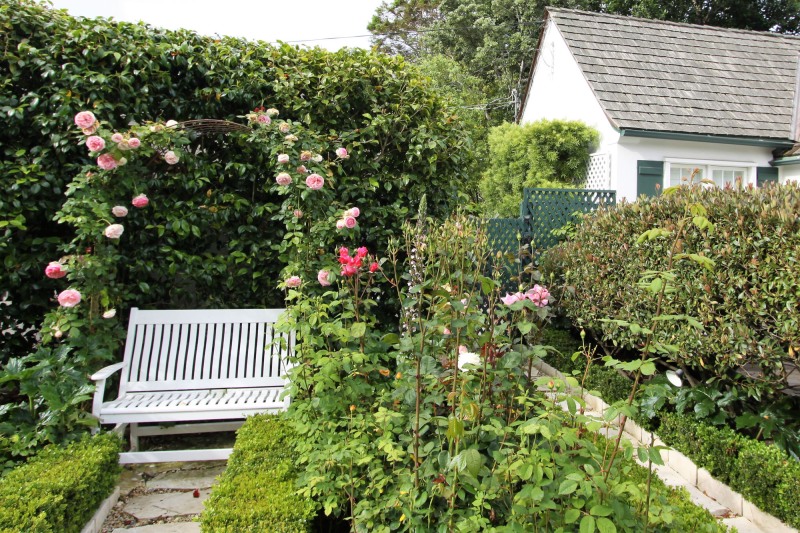 lincoln-green-inn-gardens-cottages-june-2023-24