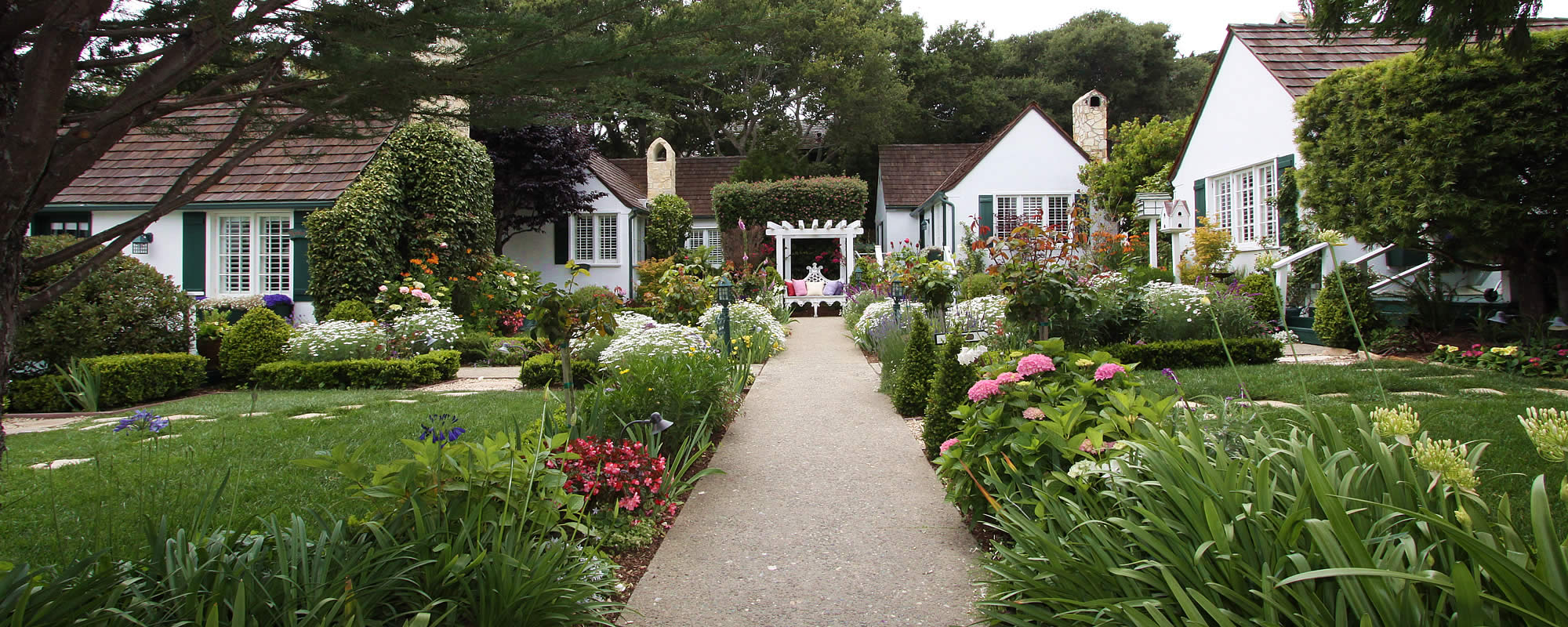 carmel cottages in lush gardens near ocean lincoln green inn