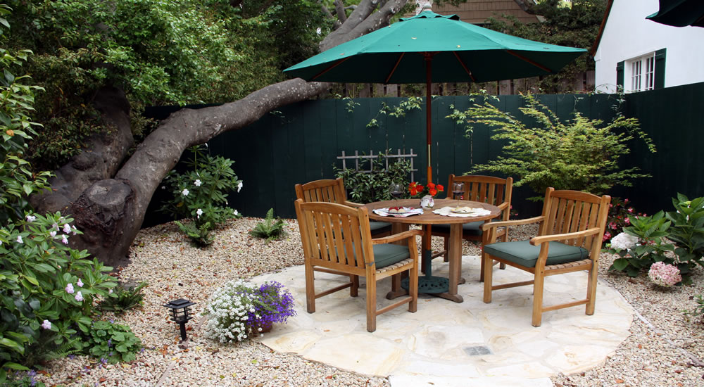 robin hood patio with table and chairs